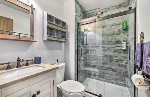 Deck and Forest Views Secluded Cresco Cabin! - Foto 15