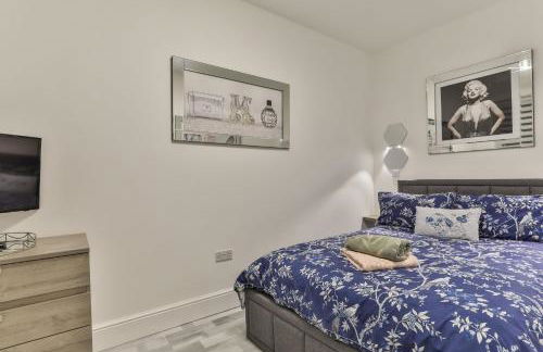 The Monroe - 2nd Floor - Luxury for up to 4 guests near Open Air Theatre and North Bay - Foto 18