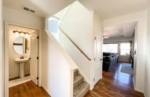 Spacious Family Getaway 20min to downtown sights - Foto 7