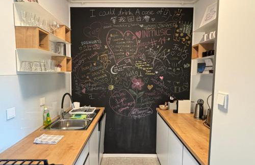 Modern & Charming - Free Private Parking - Foto 7