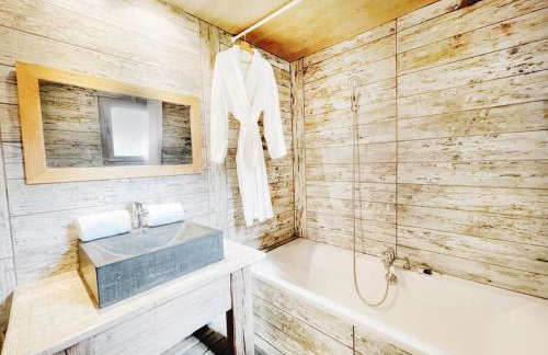 Spacieux Chalet 19pers, Piscine, Jacuzzi, Sauna & Salle de Jeux - Foto 8