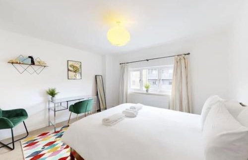 4 bedroom family home on Piccadilly line - Foto 13