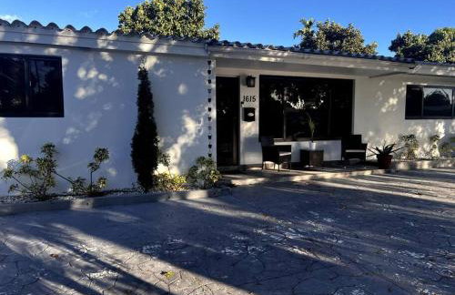 Luxurious Westchester Home Near Miami Clinics - Photo 71