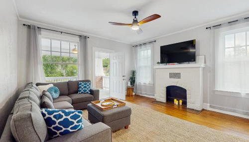 Spacious duplex with private balcony, washer & dryer, and WiFI - Foto 4