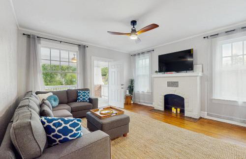 Spacious duplex with private balcony, washer & dryer, and WiFI - Foto 4