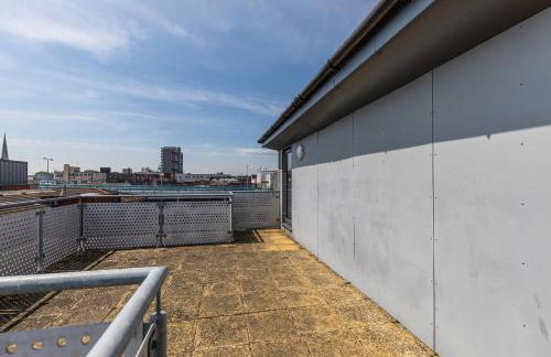 Bond Central - City Centre Oasis - Photo 15