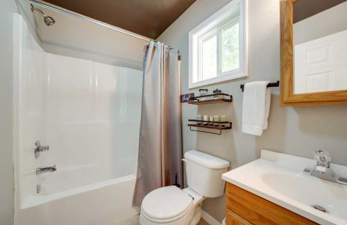 Private Hot Tub, Yard Pet-Friendly Whittier Cabin - Foto 17