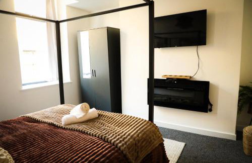 Bradford City Centre Walk To Trains, Dining, 65' Smart TV, Perfect For Working Professionals - Foto 11