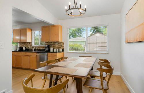 Large Home, 2 Living Rooms, Great for Family/Pets! - Foto 7