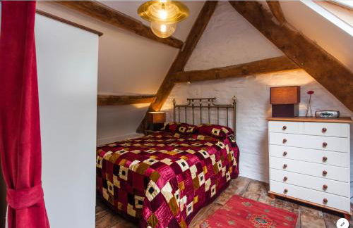 Ty Fferm Hen, Ancient Farmhouse, Coity Bach - Foto 18