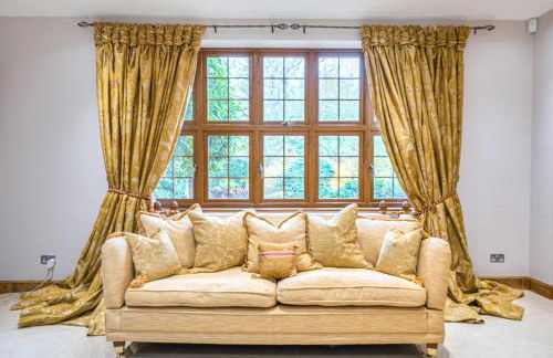 Kingswood 6 Bed Mansion, Tennis Court and Cinema - Foto 11