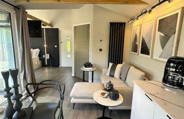 Luxurious Glass House with Private Hot tub - Photo 13