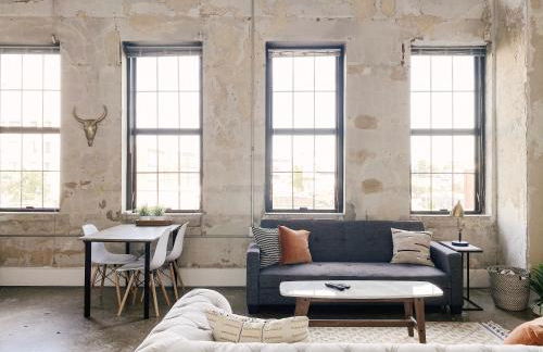 Modern Loft w/ View - Foto 9