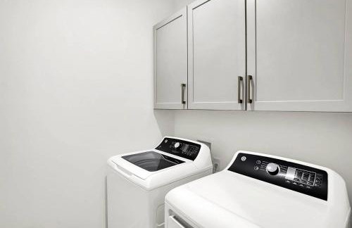 Luxury Townhouse with Fireplace Rooftop Deck Close to Downtown-Family Friendly - Foto 60