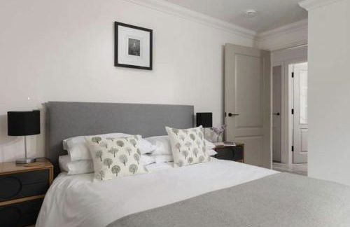 5 The Lookout - 2 bed apartment with parking, balcony & sea views - Photo 17