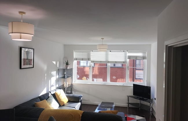 Central 2-bed Apt - Sleeps 4 - Parking & Wifi - Foto 13