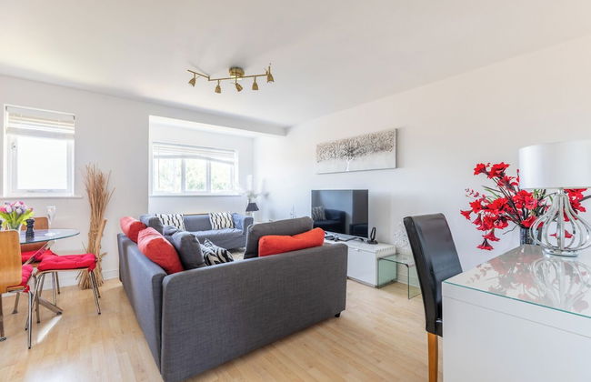 Skyline Haven Modern 2BR w/ Free Parking & 4kTV - Photo 37