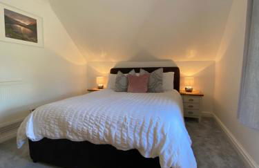 Modern 4-bed Cottage Llanwrst Town Centre & Parking - Snowdonia! near Betws-y-Coed - Photo 16