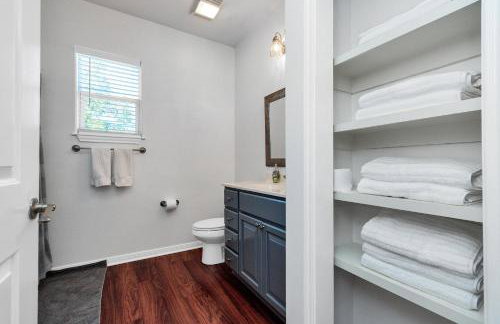 Summer Bliss 3BR Home, Walk to Beach Master Suite Sleeps 9 - Foto 49