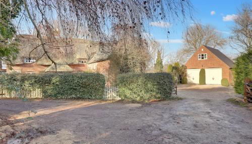 Lake Cottage - Photo 2