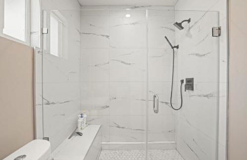 New Modern Cozy Guest House, Parking, Pet Friendly in Mar Vista! - Photo 14