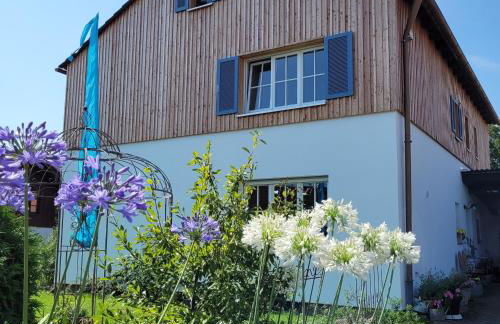 Haus mit stilvoller Ferienwohnung und Tiny House nahe Ammersee für 2-6 Personen - Foto 1