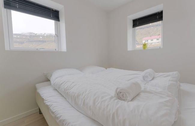 Waterfront Retreat | 2 Br Boathouse - Photo 4