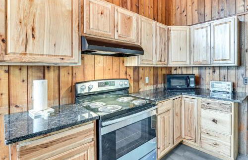 Lake-View Cabin with Furnished Deck in Hadley! - Foto 7