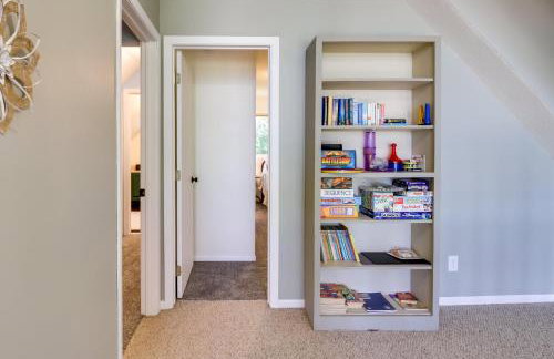 Lakefront Sunburg Vacation Rental with Boat Dock! - Foto 22