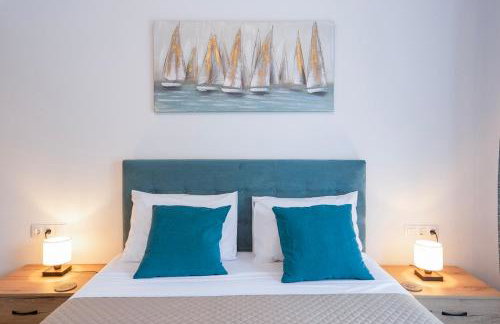 Villa Ami, Roda, Corfu: 10 guests, heated pool, private mini golf, pool table & more!! - Foto 15