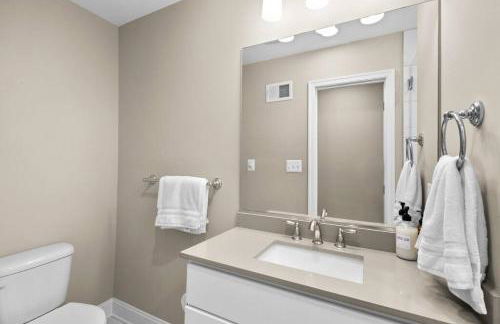 Federal Hill Luxury with Parking & Harbor View Rooftop - Foto 5