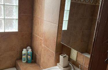 Casa ubicada 6 minutos del centro 6 minutes to Downtow No permited partys or smoking - Foto 7