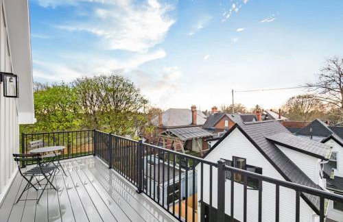 Chateau in the Village - Brand New 3BD 5BA - Foto 33