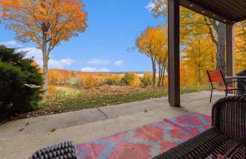 Scenic AGaMing Escape Torch Lake Views and Golf - Foto 32