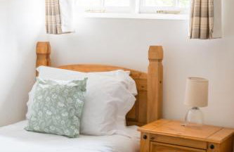 Cosy Cotswolds Farm Stay with Log Burner - Peaceful Winter Retreat - The Dairy - Foto 14