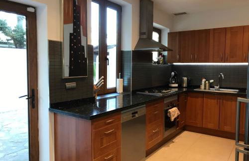 Villa with Heated Pool and Jacuzzi close to Puerto Banus and Beach - Photo 23