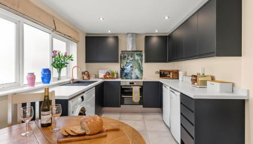 The Flat at Hillcroft for four guests - Foto 1, stove, dishwasher