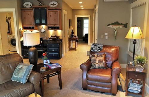 Riverfront condo with balcony, king bed STR#267 - Photo 8