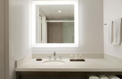 Cozy Two Room Suite with Modern Touches and Pool - Foto 6