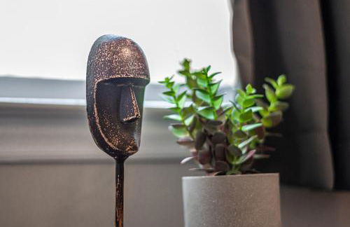 Cozy Industrial Kildaire Farms Home- near Downtown - Foto 28