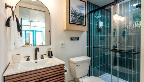 Cozy and Bright Mid-Century Gem in Eastside Action - Foto 5