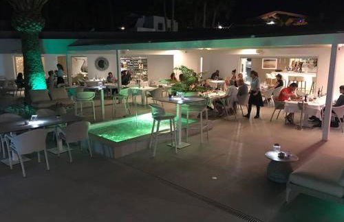 Beach front apartment with stunning ocean views! - Foto 37