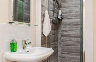 Comfortable 3-Storey House with Free Car Parking - Foto 15