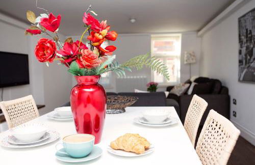 Apt 3, Trafalgar Sq Duplex, 3rd & 4th floor by Indigo Flats - Photo 9