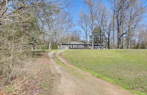 New Blaine Getaway - Walk to Lake Dardanelle! - Foto 25