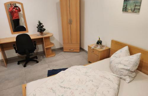 Halle, Bestes in Preis- Leistung- Lage, City, EG, 84 qm, SD, 1- 3 Doppelzimmer, extra für sie kostenlose TV Lounge extra Küche u Bad bis 6 Personen - Foto 19
