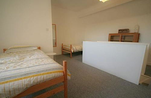 Charming 3-Bed House in Whitwell village - Photo 3