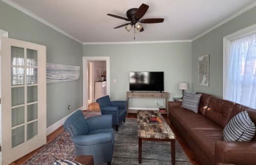 Longview House - Photo 1