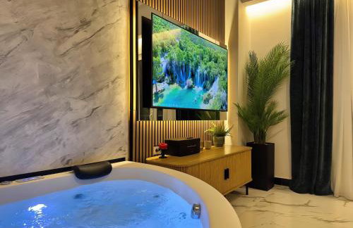 Olympus Luxury Collection - Suite with Jacuzzi and Ancient Theatre View - Foto 2