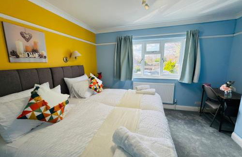 Modern 4BR House with Parking, 8 Mins to Gatwick Airport - Foto 18